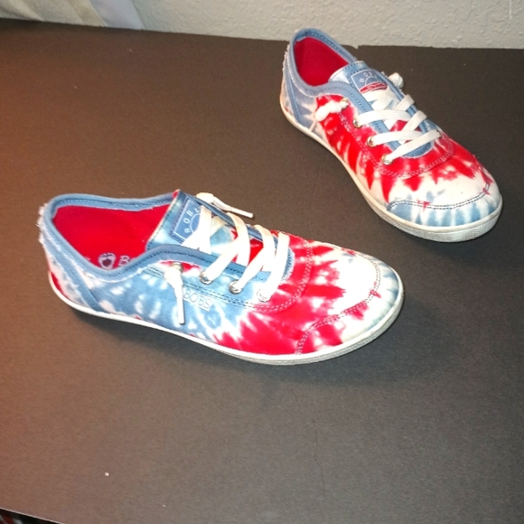 Bob's by Skechers tie dye sneaker size 6 women's - Picture 2 of 4
